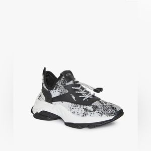 LIKE NEW Steve Madden NY90 sneakers black and white